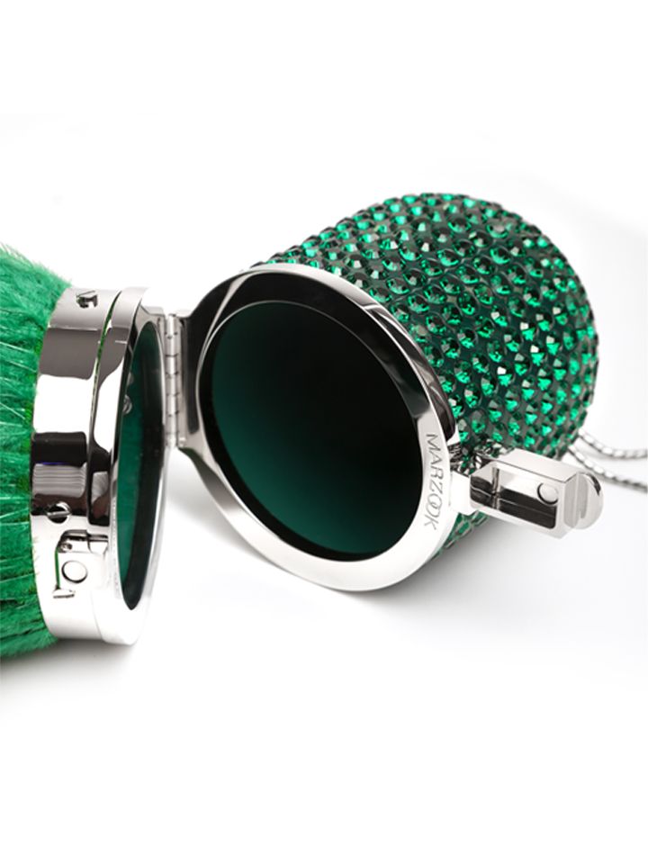 Pill Feathered Emerald